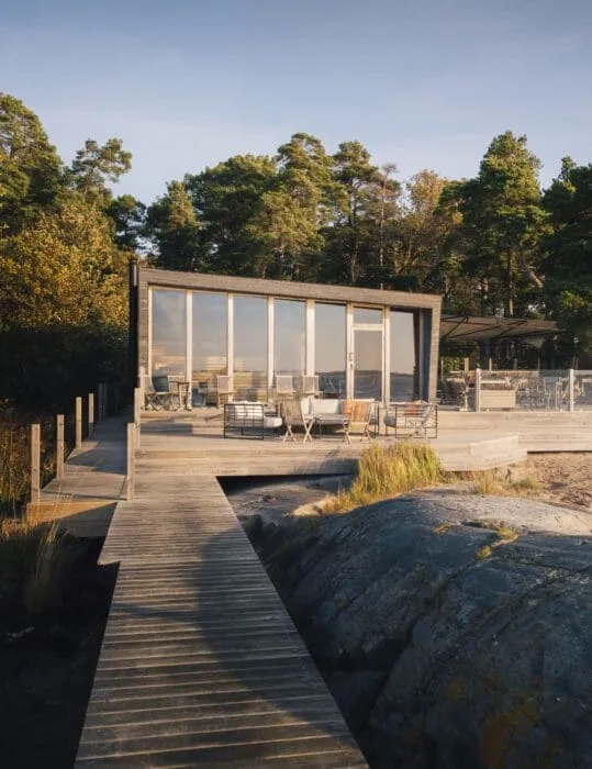 Bastu och relax med trädäck vid klipporna på Idöborg